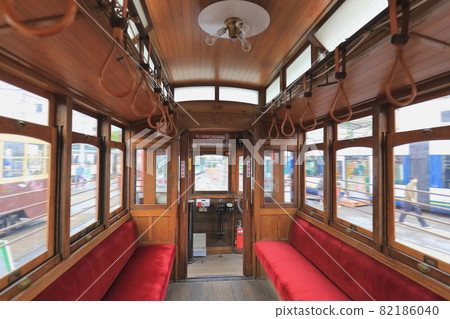 Tram 82186040
