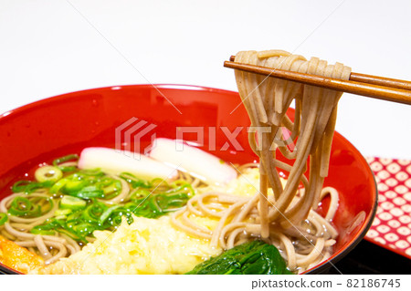 吃年糕蕎麥麵 吃年糕蕎麥麵 82186745