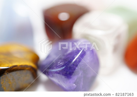 Colorful semi-precious stones centered on amethyst Colorful semi-precious stones centered on amethyst 82187163