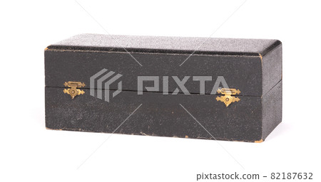 Old leather box isolated Old leather box isolated 82187632
