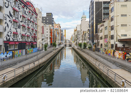 從大黑橋眺望道頓堀地區的大阪南[9月中旬] 82188684