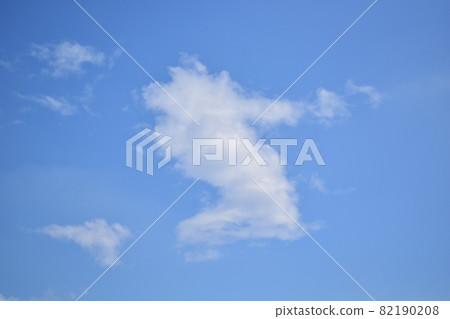 戲劇性的膨脹雲，藝術噴雲，有趣形狀的噴雲 82190208