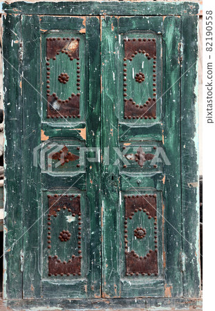 An oriental entrance in Tunisia 82190558