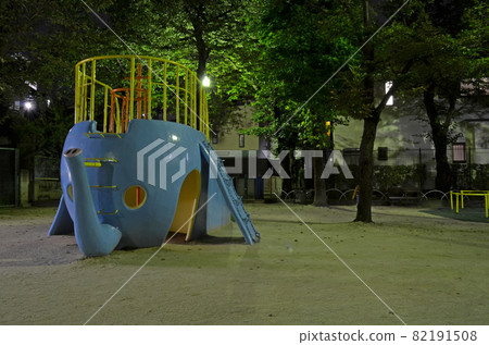 夜間公園圖像玩具和開放空間 82191508
