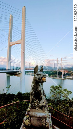 Bridge and guardian dog Bridge and guardian dog 82192080