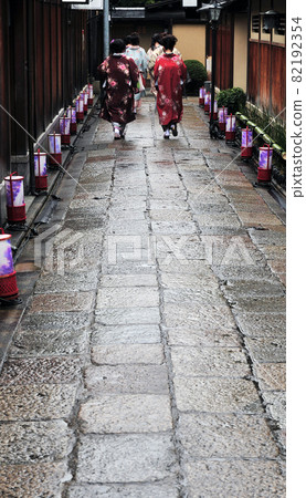 Women in kimono in Gion Women in kimono in Gion 82192354