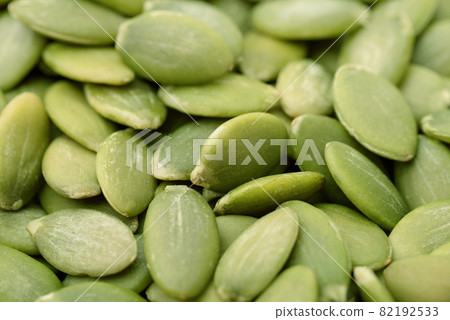 Fresh shelled pumpkin seeds 82192533
