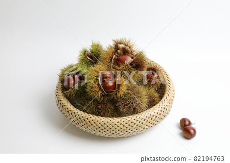 Igaguri in a basket 82194763