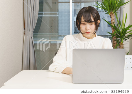 PC女辦公家 82194929