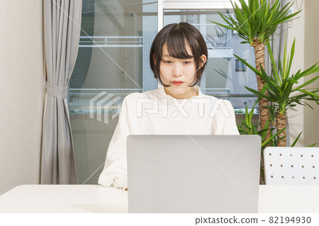 PC女辦公家 PC女辦公家 82194930