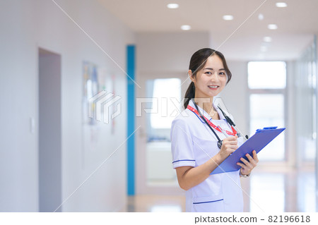 走廊裡填滿的年輕醫務人員 拍攝合作:中央工業大學附屬日本語學校 走廊裡填滿的年輕醫務人員 拍攝合作:中央工業大學附屬日本語學校 82196618