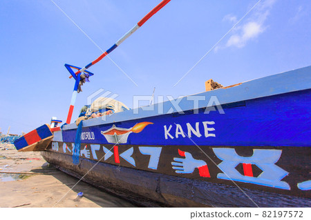 Native Ghanaian style boat 82197572