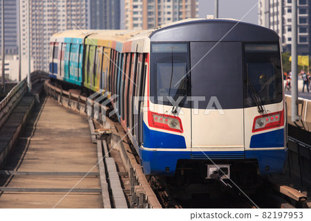 Sky train and buildings 82197953