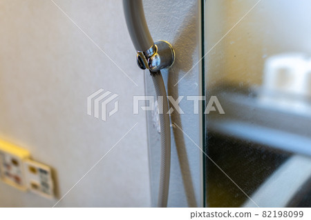 Bath remodeling Shower hook dirt 82198099
