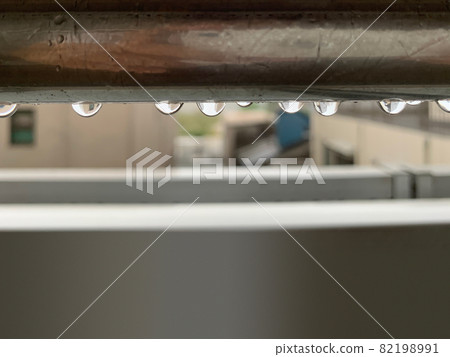 Water drops up 82198991