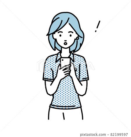 一位身穿 Polo 衫的女士在站立和操作智能手機時驚訝地發現了什麼 一位身穿 Polo 衫的女士在站立和操作智能手機時驚訝地發現了什麼 82199597