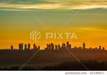 Expressive sunset in Metrotown of Vancouver, Canada 82199817