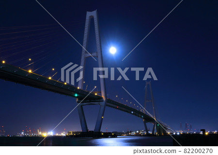 Triton Ohashi floating in the middle of the night Triton Ohashi floating in the middle of the night 82200270