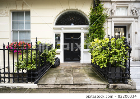 London, U.K. July 23, 2021 - beautiful Kesington residential luxury proprety in London, UK 82200334