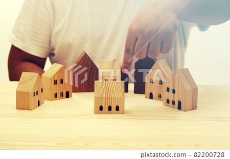 Poor people want to have a house Poor people want to have a house 82200728