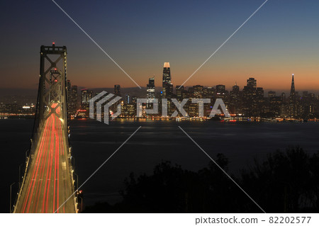 Night view of San Francisco, Baybridge and downtown 82202577
