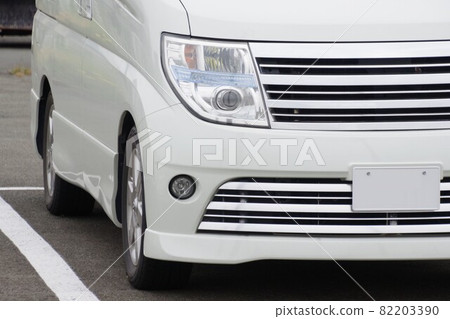 汽車圖像 Nissan 2nd Generation Elgrand 前罩 82203390