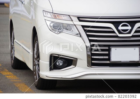 Car image Nissan 3rd generation Elgrand front mask 82203392