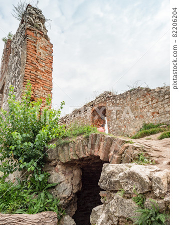 Climbing to a castle from the thirteenth century built from white limestone. 82206204