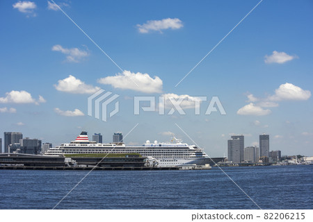 Skyscrapers of Yokohama Port Osanbashi and Minatomirai Skyscrapers of Yokohama Port Osanbashi and Minatomirai 82206215