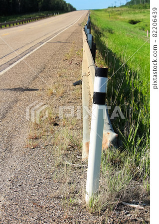 Reflectors and barriers on a highway edge 82206439