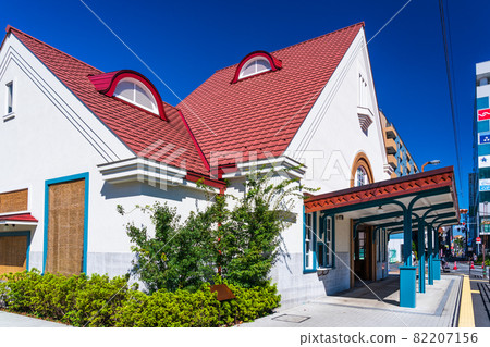 The South Exit of Kunitachi Station on the Chuo Line, where the former Kunitachi Station Building was reprinted 82207156