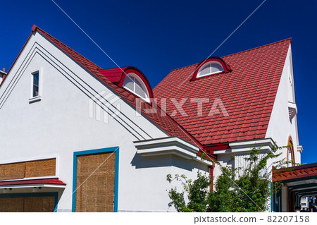 The South Exit of Kunitachi Station on the Chuo Line, where the former Kunitachi Station Building was reprinted 82207158