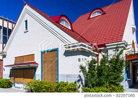 The South Exit of Kunitachi Station on the Chuo Line, where the former Kunitachi Station Building was reprinted 82207160