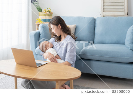 Women who take care of their babies while working on a computer (childcare, childcare, family, family) Women who take care of their babies while working on a computer (childcare, childcare, family, family) 82208000