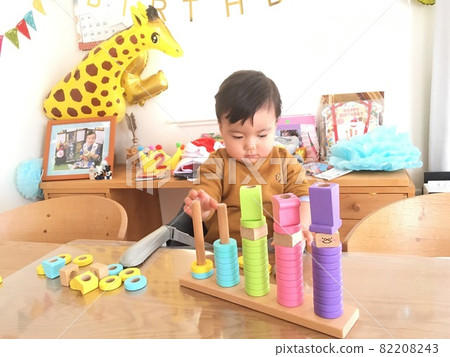 A boy playing with a toy 82208243