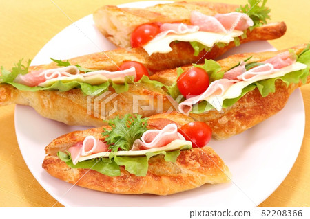 三明治法式長棍麵包火腿火腿奶酪 三明治法式長棍麵包火腿火腿奶酪 82208366