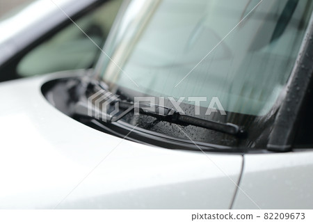 雨後的汽車雨刷 雨後的汽車雨刷 82209673