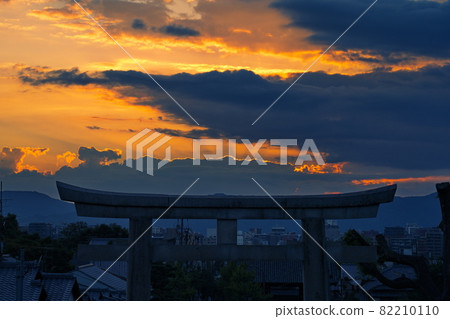 Torii and sunset 82210110