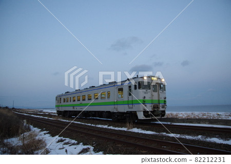 函館本線前往內浦灣的單列火車1 函館本線前往內浦灣的單列火車1 82212231
