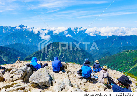 Summer Karamatsudake mountain climbing: View of Mt. Tsurugi and Mt. Kekachi from the summit 82212336