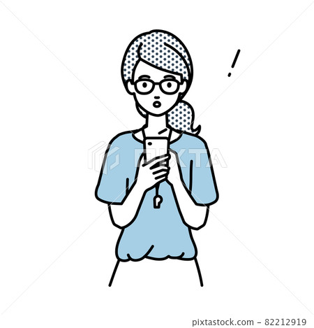 一位在站立和操作智能手機時驚訝地註意到某事的女教師 一位在站立和操作智能手機時驚訝地註意到某事的女教師 82212919