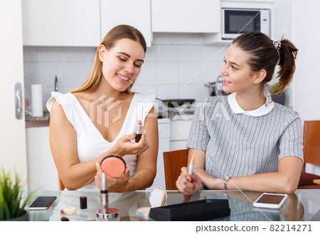 Friends talking and applying make up 82214271