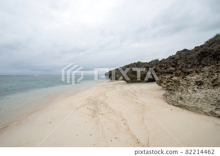Yoron Island's Ukatsu Coast (Wach) Meerabi Beach 82214462