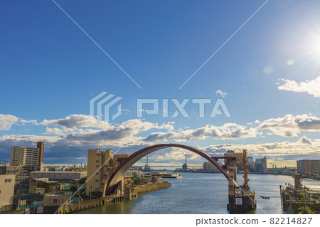 Anji River sluice gate where the west sun is tight 82214827