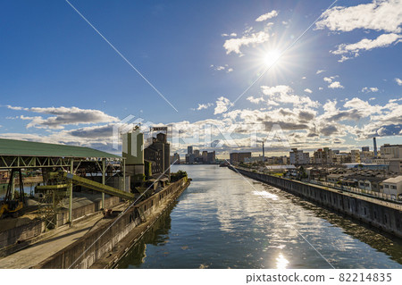 從味川橋看六劍屋川附近的工業區 從味川橋看六劍屋川附近的工業區 82214835