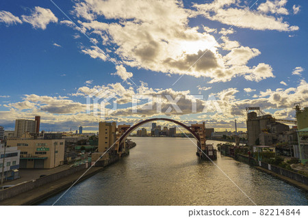 Ajigawa sluice gate that shines in golden color Ajigawa Osaka scenery [mid-September] 82214844