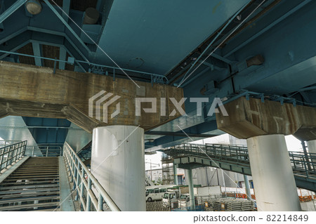 National highway No. 43 Ajigawa Bridge sidewalk stairs [Minato-ku, Osaka] 82214849