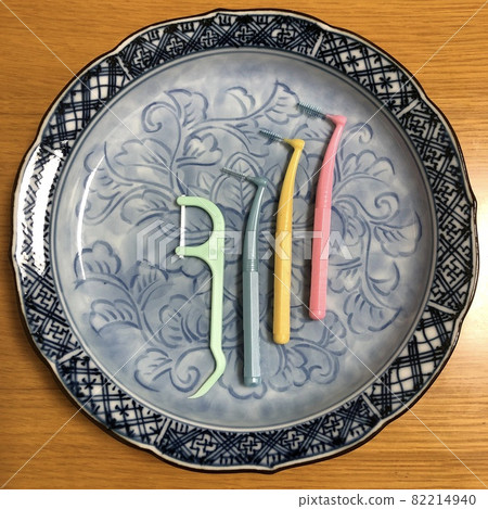 Various interdental brushes 82214940