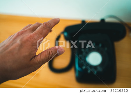 The phone rings 82216210