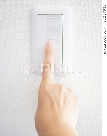 Finger image of pressing the switch Finger image of pressing the switch 82217985